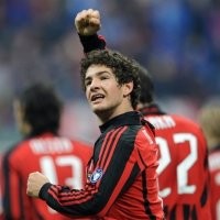 Dua Gol Pato Menangkan Milan