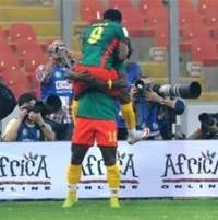 Kamerun Menang, Etoo Samai Rekor