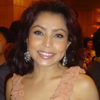 Mayangsari Si  Social Climber