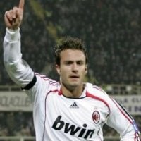 Gol Gila Menangkan Milan