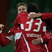 Stuttgart Melenggang, Schalke Terjengkang