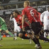 Tevez Pahlawan, Tapi MU Tergusur