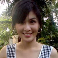 Sandra Dewi Digandeng Pas Band