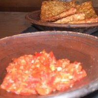 Makan Sambal dengan Cobek