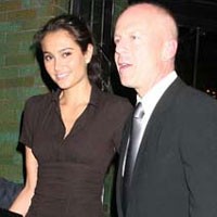 Bruce Willis Gandeng Pacar Baru