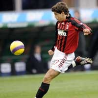 Paloschi Menangkan Milan