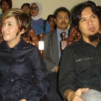 Dhani Bukan Malaikat