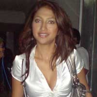 Rahma Azhari Bikin Bingung Polisi