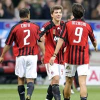 Paloschi Beraksi Lagi