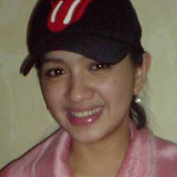 Kalung Berlian, Kado Valentine Angel Karamoy