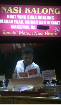 Nasi Kalong, Bersantap Tengah Malam