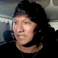 Ikang Fawzi Pertahankan Fans Dengan Wayang