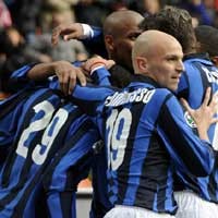 Suazo Lanjutkan Dominasi Inter