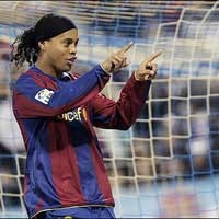 Dinho Bawa Barca Dekati El Real