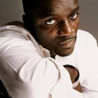 Penggemar Akon Rusuh di Mall