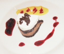 Black Forest Cherry dan Saus Zabaione
