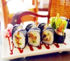 Menikmati Sushi di Bawah Tanah