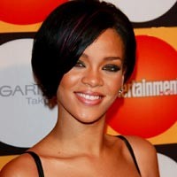 Rihanna Dilamar dengan Berlian 20 Karat