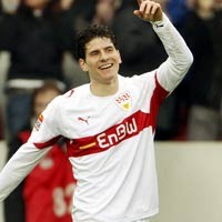 Gomez Hat-trick, Stuttgart Gasak Bremen