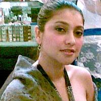 Hindari Goyangan, Sarah Azhari Pilih Yang Pendek