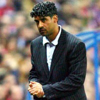 Rijkaard Panas Dingin Lagi