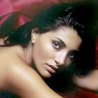 Gadis James Bond Anggap Jakarta Indah