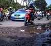 Awas..! Jalan Berlubang Hiasi Raya Sukomanunggal Jaya 