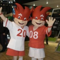 Trix & Flix, Maskot yang Gembira