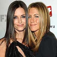 Courtney Cox Pinjam Wajah Jennifer Aniston 