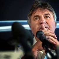 Segel Kesetiaan Hiddink Buat Rusia