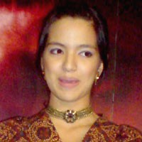 Nia Ramadhani Cium Andhika Pratama 3 Kali