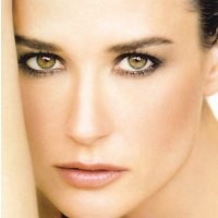 Demi Moore Disedot Lintah Demi Awet Muda
