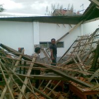 Kelas Ambruk, Baru Dibangun 3 Bulan Lalu