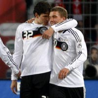 Ketat, Kompetisi Penyerang Jerman