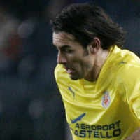 Pires Bertahan di Villarreal 
