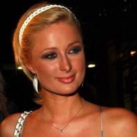 Paris Hilton Berburu Sahabat Pria