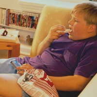 Strategi Mengudap Sepakbola Tanpa Jadi Kegemukan 