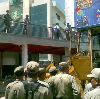 Salahi Aturan, Bangunan Dealer di Pasteur Dibongkar