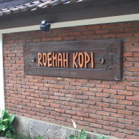Menyeruput Kopi ala Roemah Kopi 