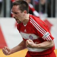 Bungkam Bochum, Bayern Menjauh