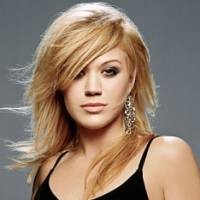 Kelly Clarkson Kesal Lagu Bocor di Internet