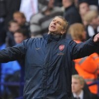 Tekad Wenger Bungkam Keberisikan Anfield