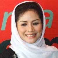 Terpukul, Kristina Nonstop SMS Emilia Contessa 