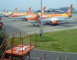 King Air dan Eagle Air Jangan Terbang Sebelum AdamAir Tuntas