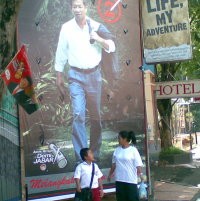 Hari Pertama Masa Tenang, Atribut Kampanye Masih Marak