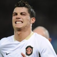 Ronaldo, Mencetak Gol dan Beramal