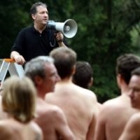 Bugil Massal di Ernst Happel