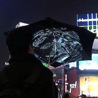 Payung Ajaib, Bisa Motret dan Ngenet Sambil Kehujanan 