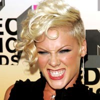 Pink Surfing Bareng Pacar Baru