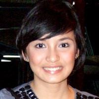 Chelsea Olivia Kartinian dengan Batik & Jeans